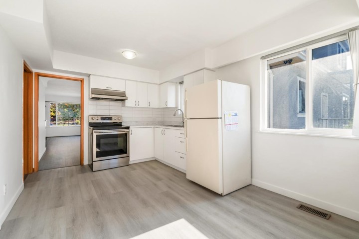 Photo 12 at 6527 Tyne Street, Killarney VE, Vancouver East