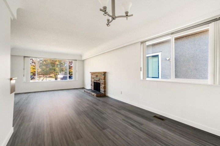 Photo 3 at 6527 Tyne Street, Killarney VE, Vancouver East