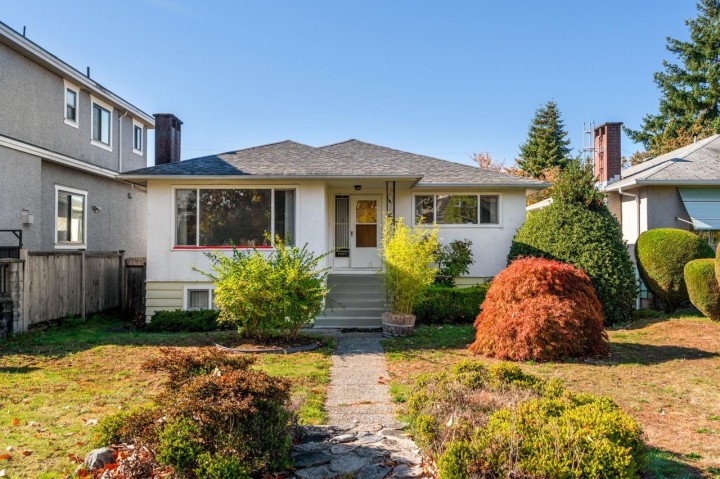 Photo 1 at 6527 Tyne Street, Killarney VE, Vancouver East