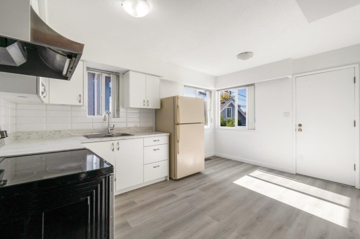 Photo 9 at 6527 Tyne Street, Killarney VE, Vancouver East
