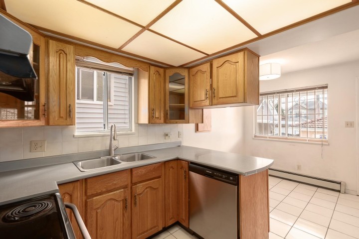 Photo 13 at 3078 E 6th Avenue, Renfrew VE, Vancouver East
