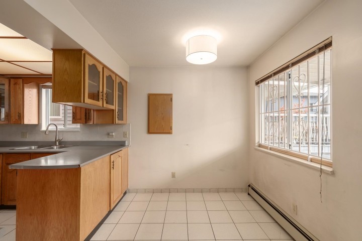 Photo 10 at 3078 E 6th Avenue, Renfrew VE, Vancouver East