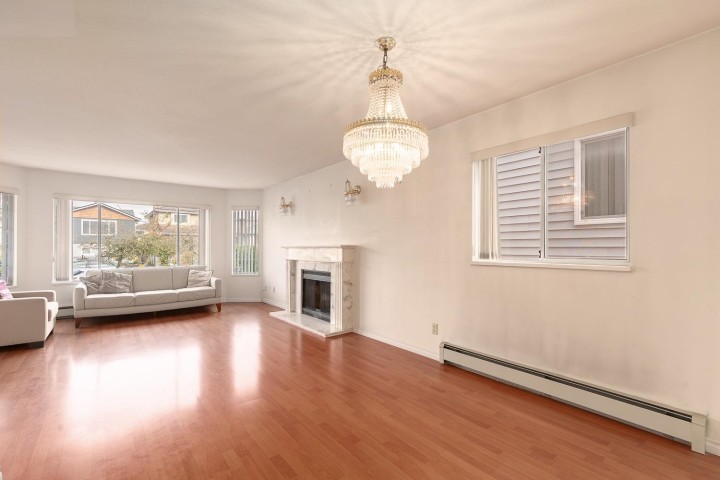 Photo 4 at 3078 E 6th Avenue, Renfrew VE, Vancouver East