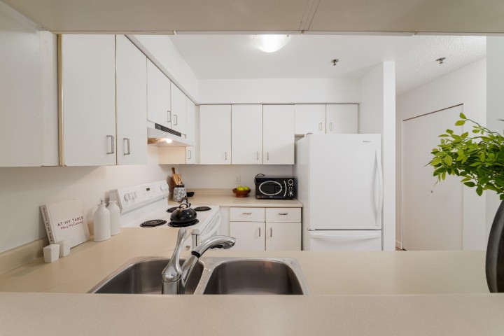 Photo 7 at 307 - 1705 Nelson Street, West End VW, Vancouver West