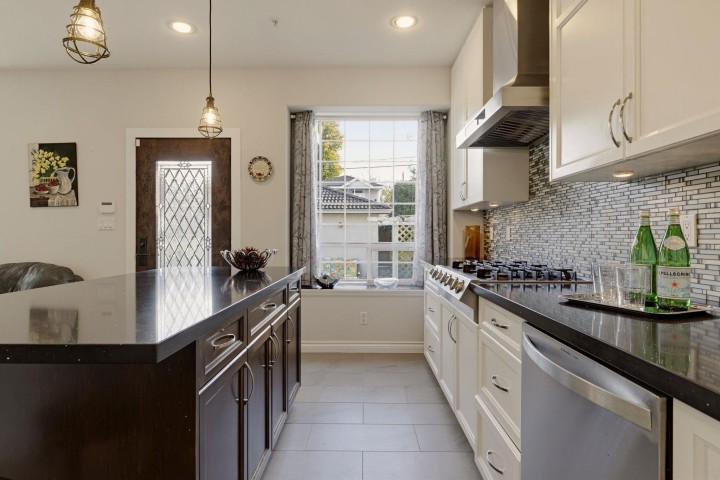 Photo 5 at 5454 Inverness Street, Knight, Vancouver East