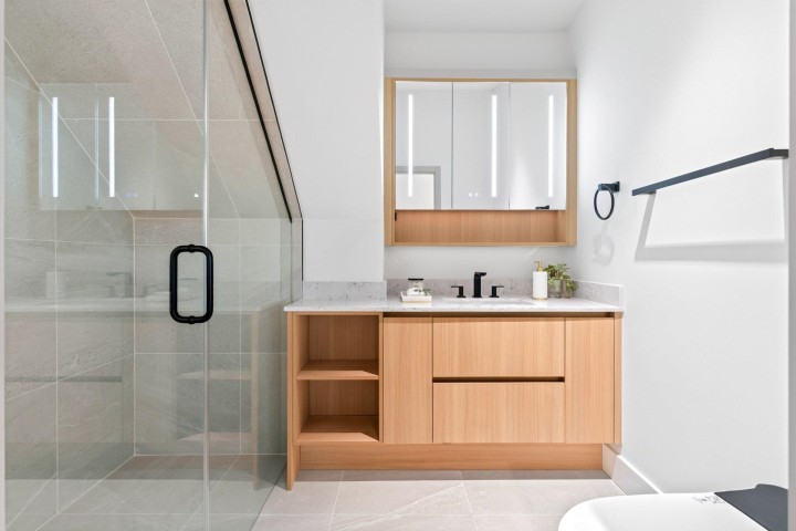 Photo 17 at 1 - 3315 W 10th Avenue, Kitsilano, Vancouver West