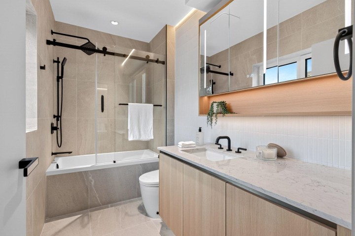 Photo 13 at 2 - 3315 W 10th Avenue, Kitsilano, Vancouver West