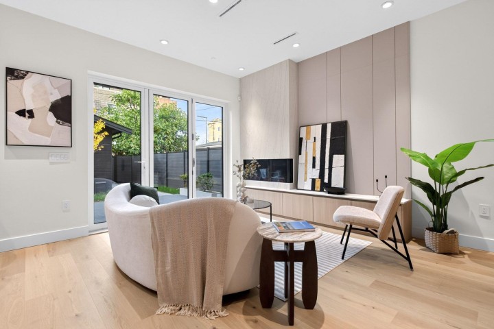 Photo 3 at 2 - 3315 W 10th Avenue, Kitsilano, Vancouver West