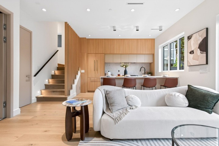Photo 1 at 2 - 3315 W 10th Avenue, Kitsilano, Vancouver West
