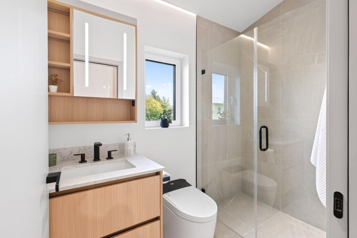 Photo 15 at 2 - 3315 W 10th Avenue, Kitsilano, Vancouver West