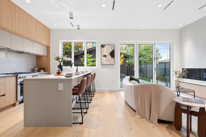 Photo 4 at 2 - 3315 W 10th Avenue, Kitsilano, Vancouver West