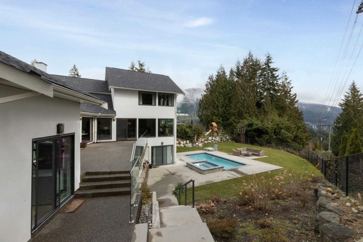 Photo 3 at 598 St. Andrews Road, Glenmore, West Vancouver