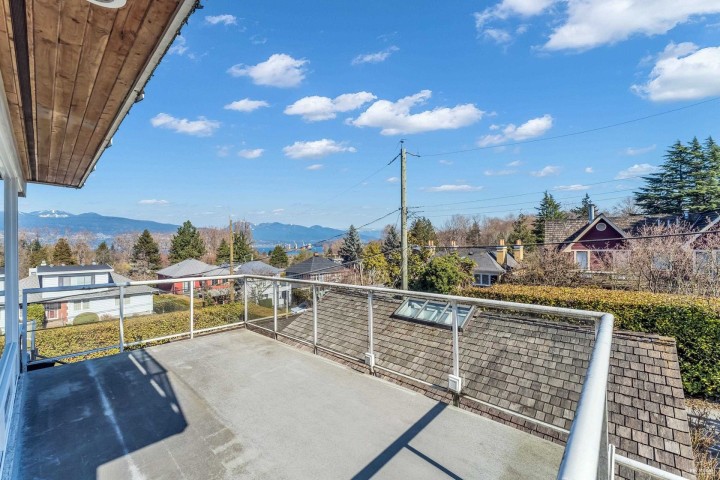Photo 4 at 4389 Locarno Crescent, Point Grey, Vancouver West