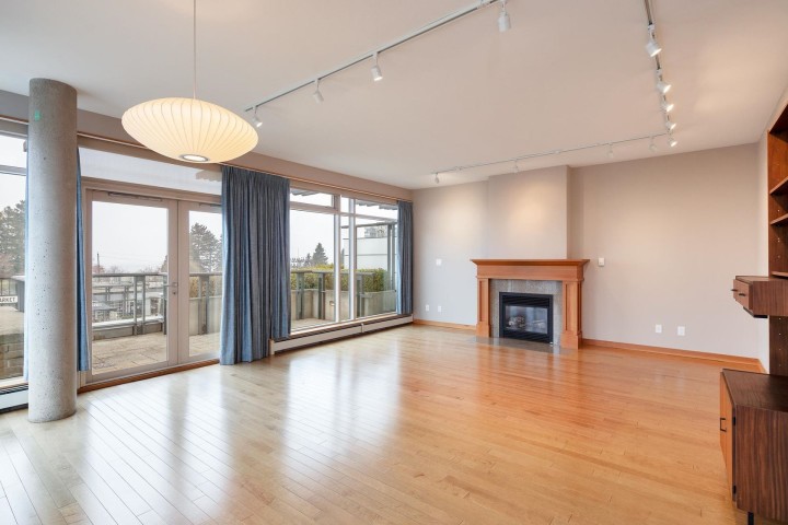 Photo 16 at 206 - 550 17th Street, Ambleside, West Vancouver