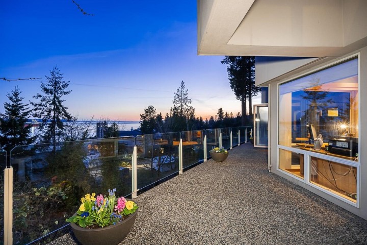 Photo 26 at 4180B Rose Crescent, Sandy Cove, West Vancouver