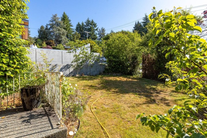 Photo 4 at 1955 22nd Street, Queens, West Vancouver