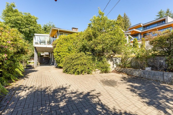 Photo 5 at 1955 22nd Street, Queens, West Vancouver