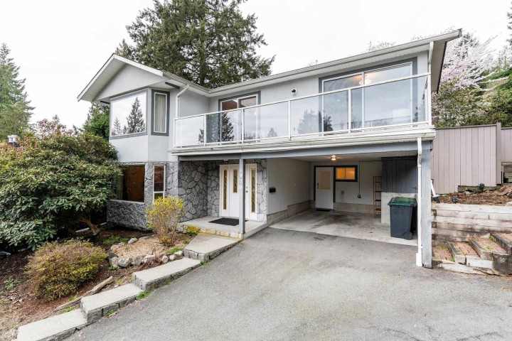 Photo 2 at 970 Frederick Place, Lynn Valley, North Vancouver