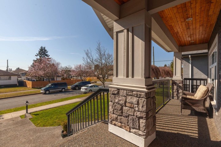 Photo 2 at 585 W 60th Avenue, Marpole, Vancouver West