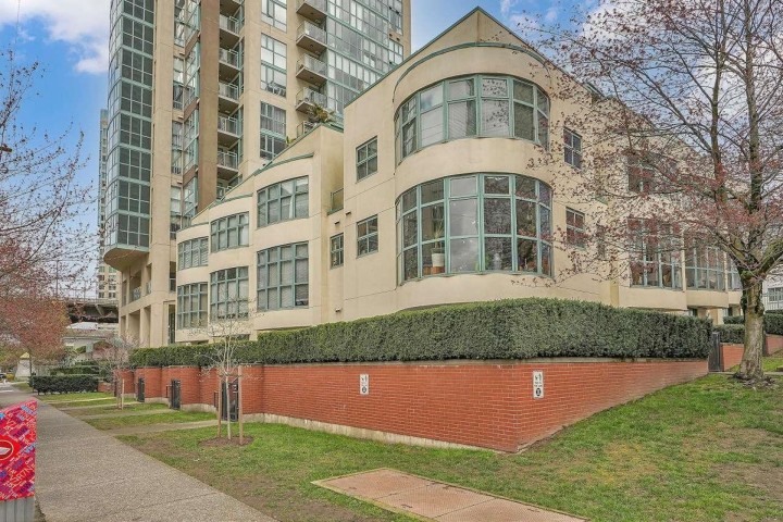 Photo 2 at 1489 Hornby Street, Yaletown, Vancouver West