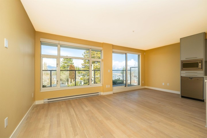 Photo 8 at 303 - 4355 W 10th Avenue, Point Grey, Vancouver West
