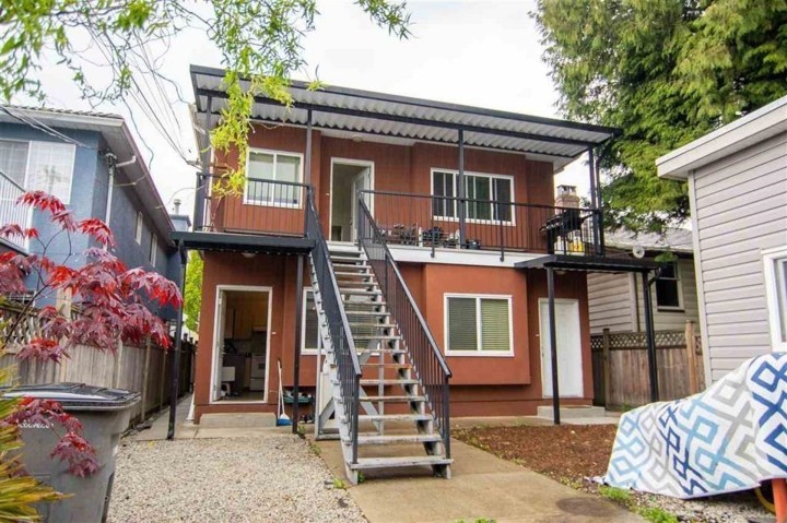 Photo 4 at 728 E 49th Avenue, South Vancouver, Vancouver East