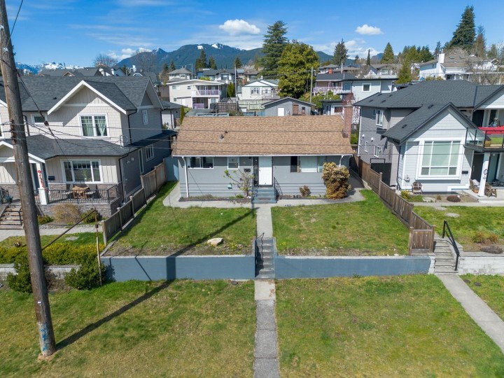 Photo 12 at 472 E 4th Street, Lower Lonsdale, North Vancouver