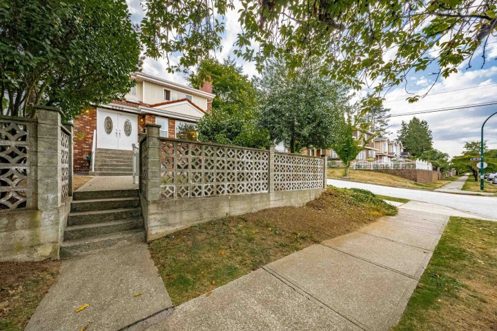 Photo 2 at 6088 Dumfries, Knight, Vancouver East