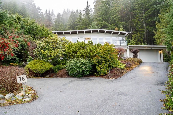Photo 2 at 76 Bonnymuir Drive, Glenmore, West Vancouver
