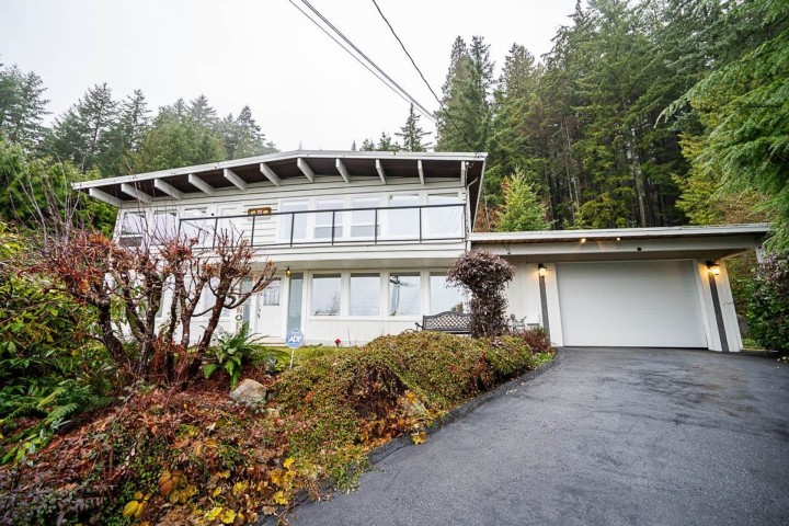 Photo 3 at 76 Bonnymuir Drive, Glenmore, West Vancouver