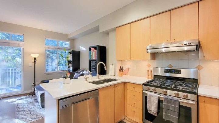 Photo 7 at 3278 Clermont Mews, Champlain Heights, Vancouver East