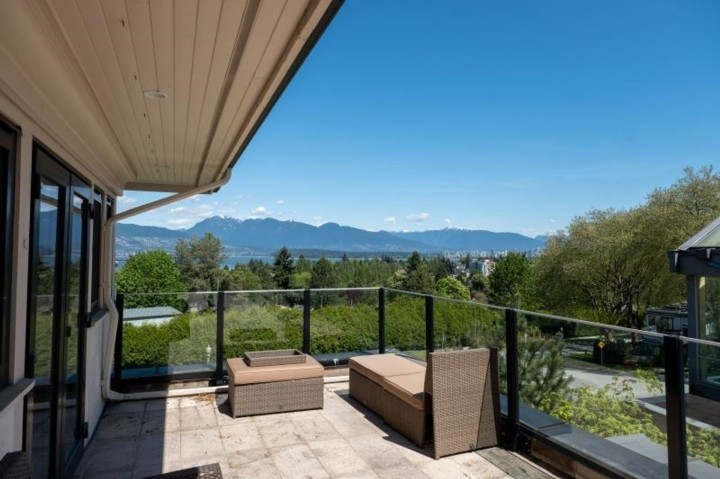 Photo 11 at 4026 W 8th Avenue, Point Grey, Vancouver West
