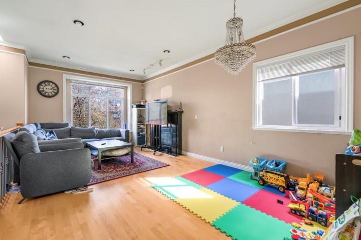 Photo 5 at 7037 Duff Street, Fraserview VE, Vancouver East