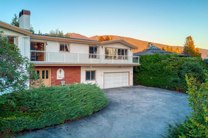 Photo 1 at 1087 Eyremount Drive, British Properties, West Vancouver
