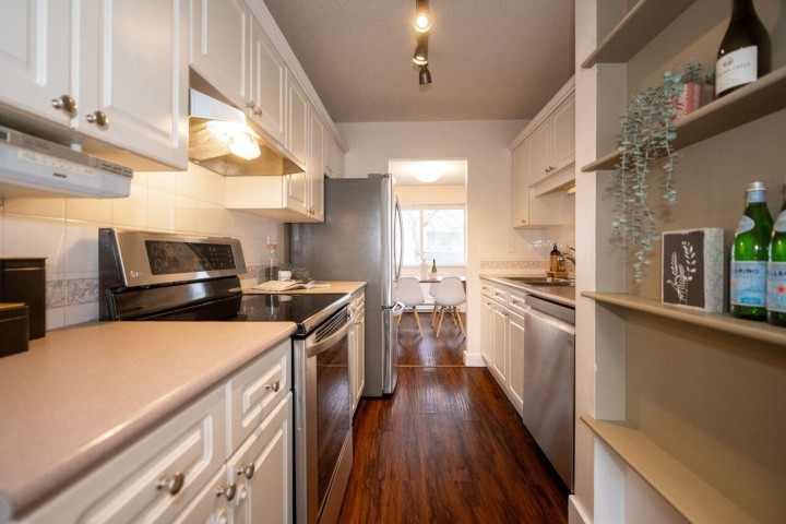 Photo 16 at 15 - 828 W 16th Street, Mosquito Creek, North Vancouver