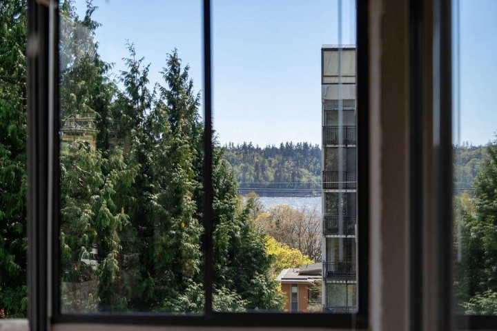 Photo 34 at 406 - 555 13th Street, Ambleside, West Vancouver