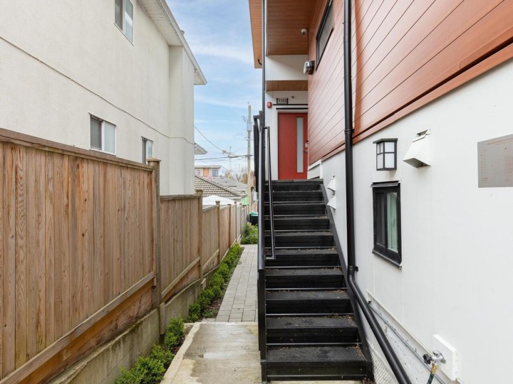 Photo 3 at 5140 Slocan Street, Collingwood VE, Vancouver East