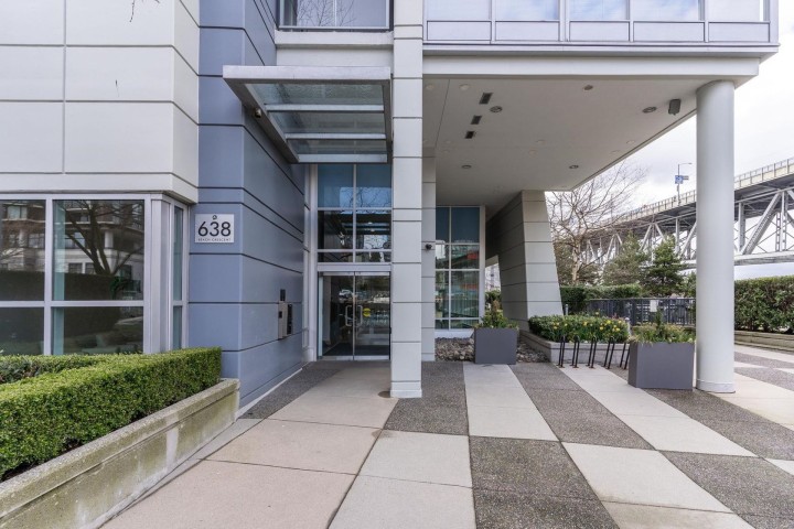 Photo 3 at 503 - 638 Beach Crescent, Yaletown, Vancouver West