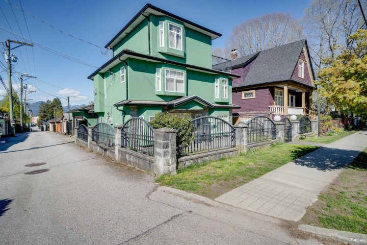 Photo 4 at 1843 E 22nd Avenue, Victoria VE, Vancouver East