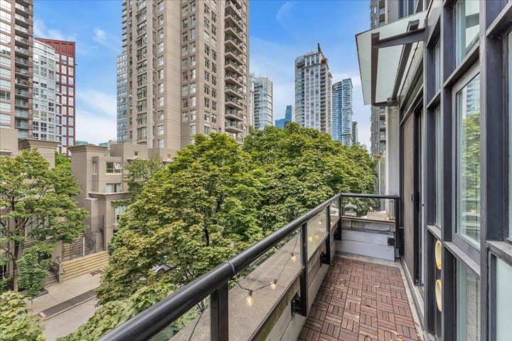 Photo 7 at 411 - 988 Richards Street, Yaletown, Vancouver West